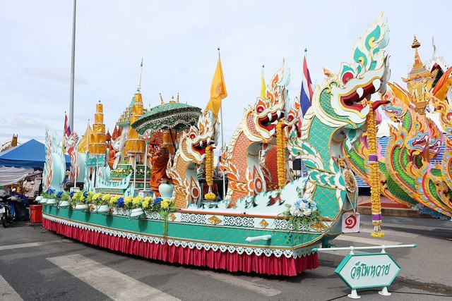 สุราษฎร์ธานี-รองนายกรัฐมนตรีและรัฐมนตรีว่าการกระทรวงคมนาคม เป็นประธานในพิธีฉลองถ้วยพระราชทาน ฯ พร้อมการแสดง แสง สี เสียง ในงานชักพระสุราษฎร์ธานี 2568